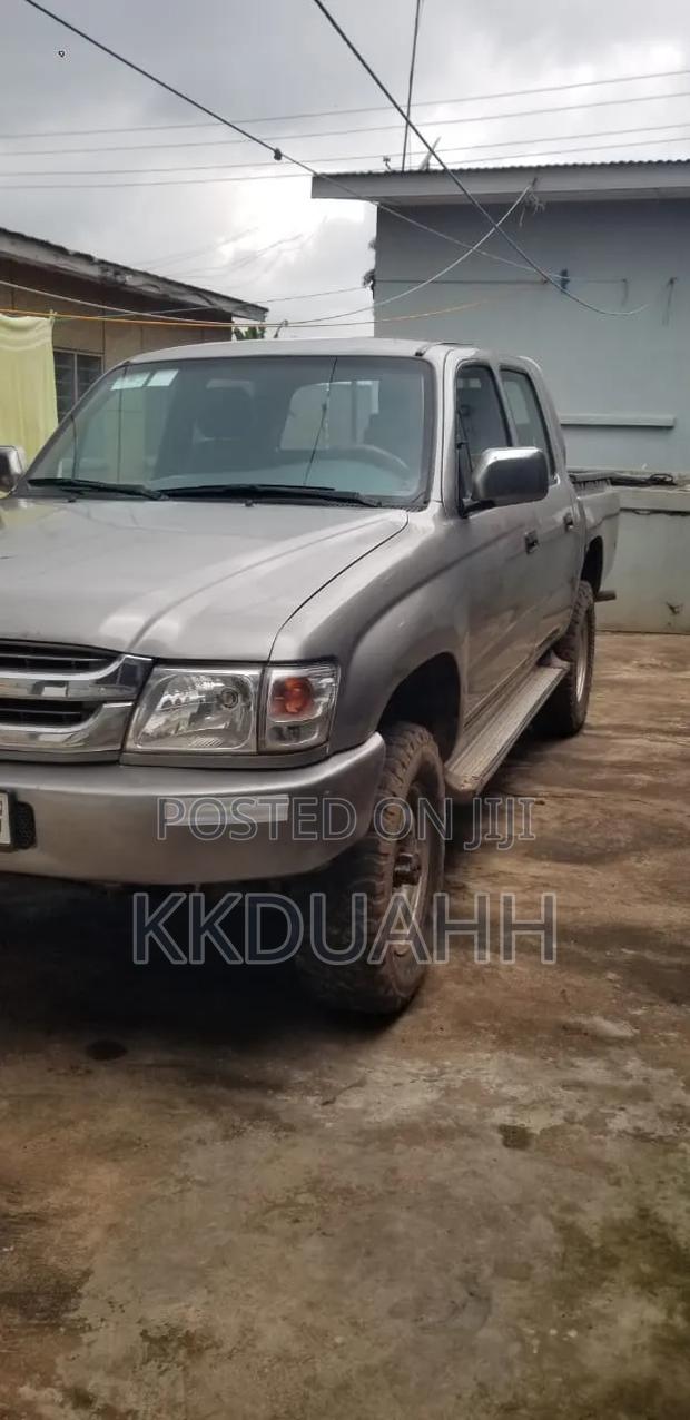 Toyota Hilux 2003 Gray