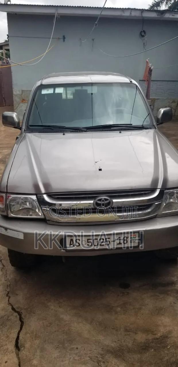 Toyota Hilux 2003 Gray