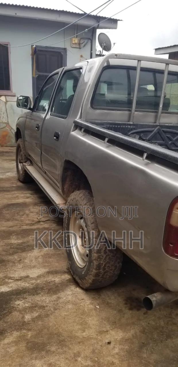 Toyota Hilux 2003 Gray
