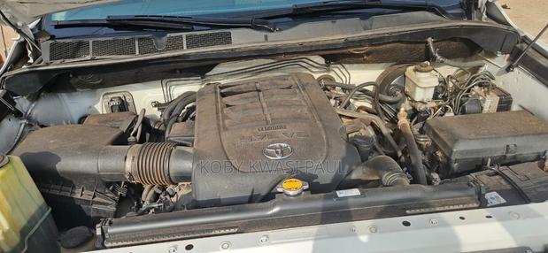 Toyota Tundra Platinum 5.7L V8 4x4 CrewMax 5.6 ft. box 145.7 in. WB White