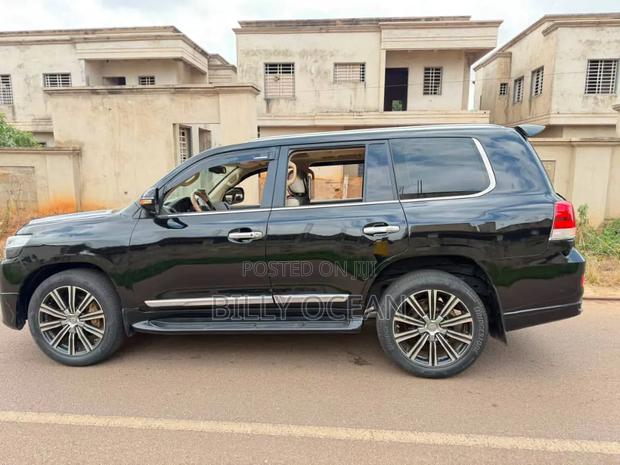 Toyota Land Cruiser 2015 Black