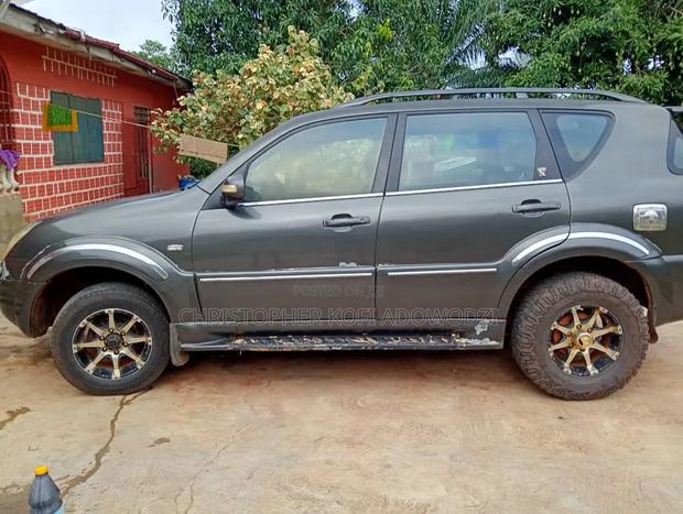 SsangYong Rexton 2010 Black