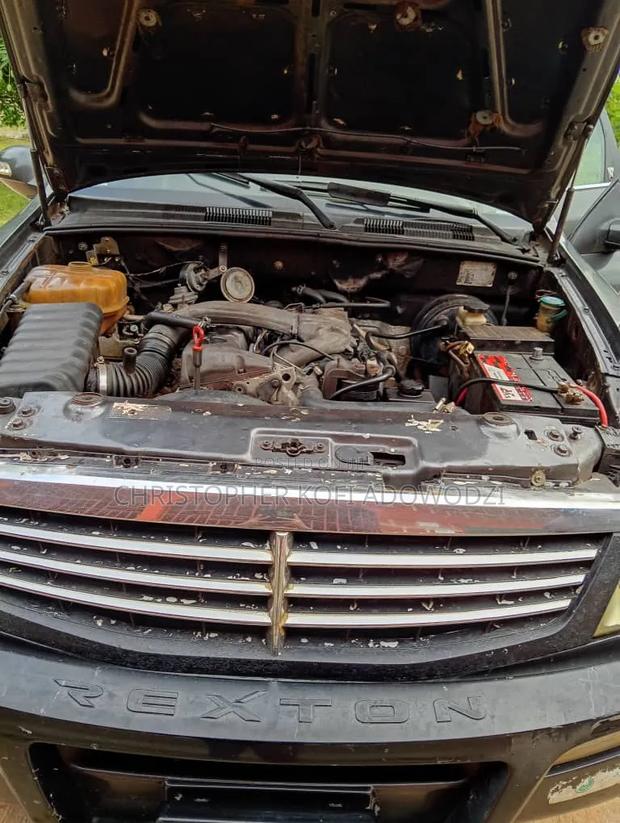 SsangYong Rexton 2010 Black