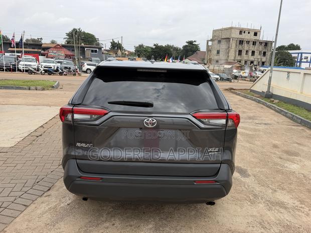 Toyota RAV4 XLE 2021 Black