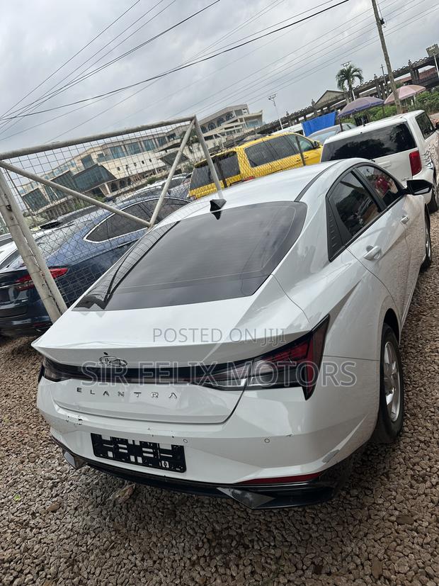 Hyundai Elantra SE 2021 White