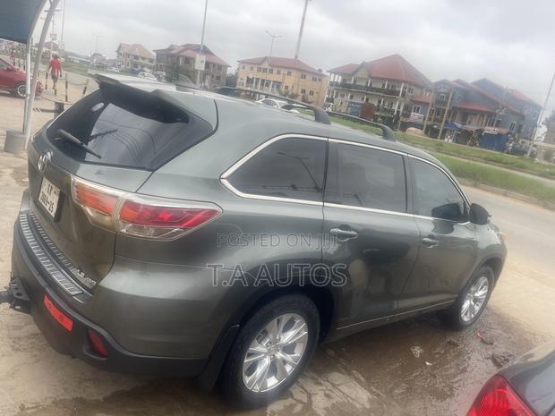 Toyota Highlander XLE 4dr SUV (3.5L 6cyl 6A) 2015 Silver