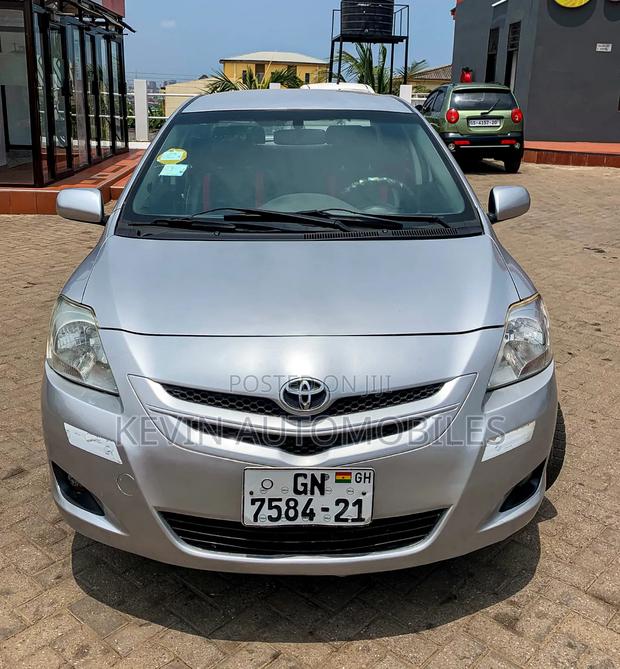 Toyota Belta 2010 Silver