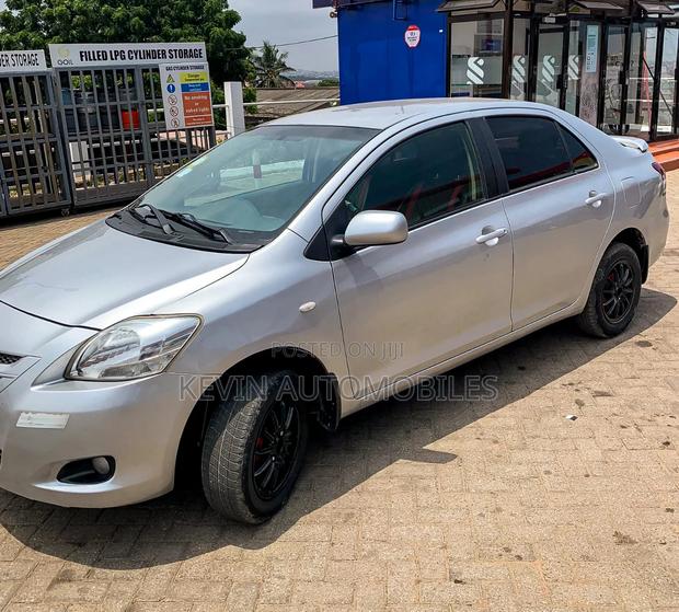 Toyota Belta 2010 Silver