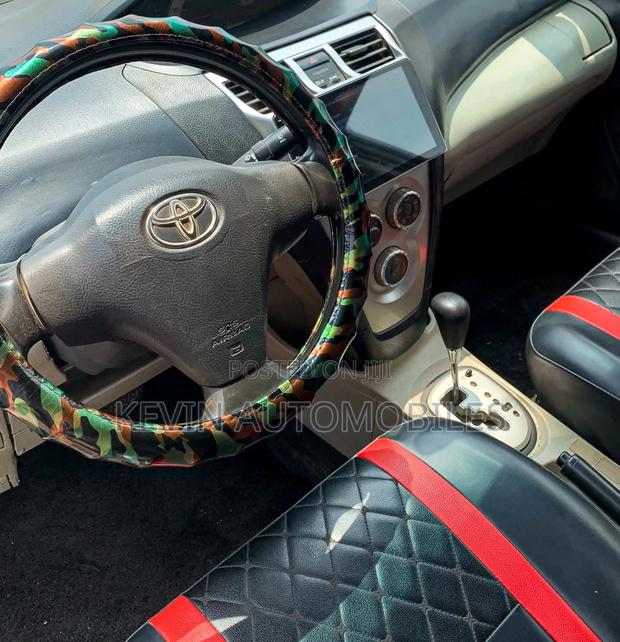 Toyota Belta 2010 Silver