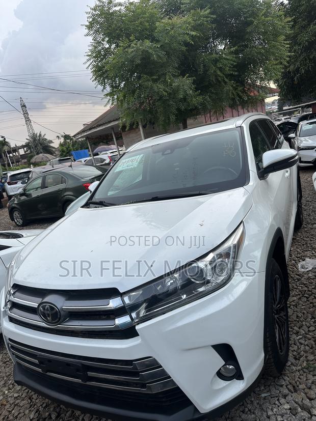 Toyota Highlander XLE 4x4 V6 (3.5L 6cyl 8A) 2018 White