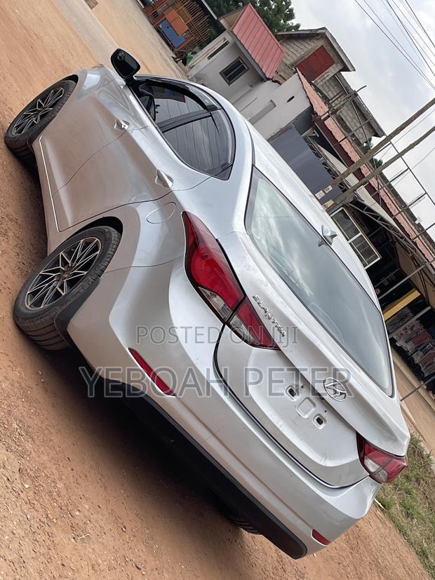 Hyundai Elantra 2015 Silver