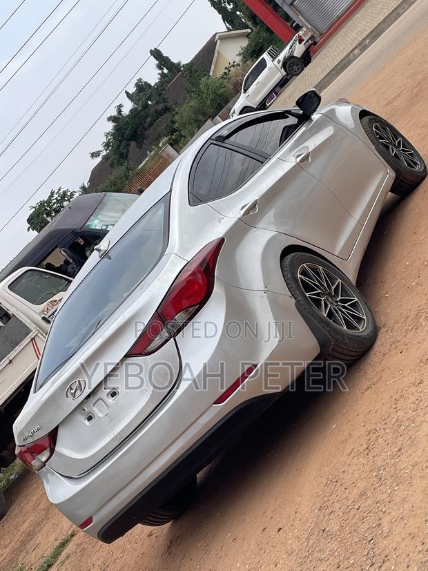 Hyundai Elantra 2015 Silver