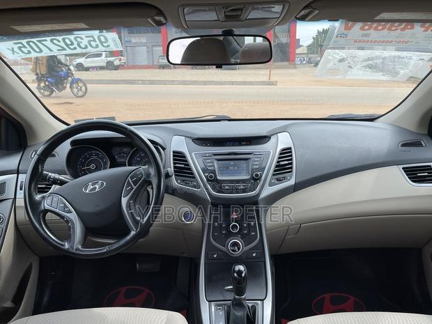 Hyundai Elantra 2016 Red
