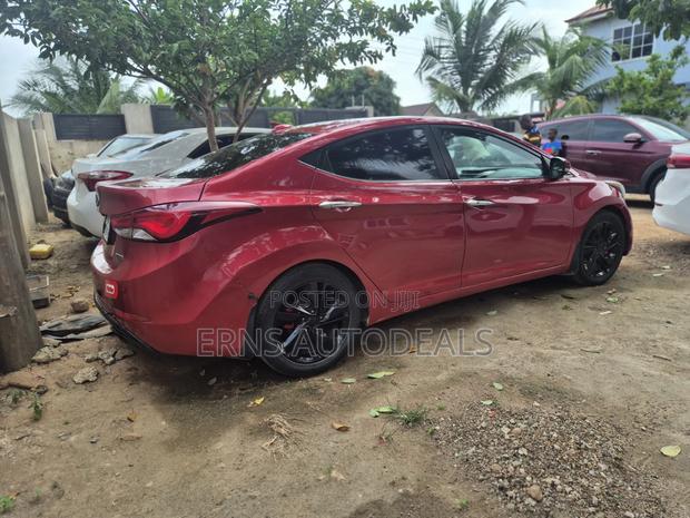 Hyundai Elantra Limited Sedan FWD (1.8L 4cyl 6A) 2016 Red