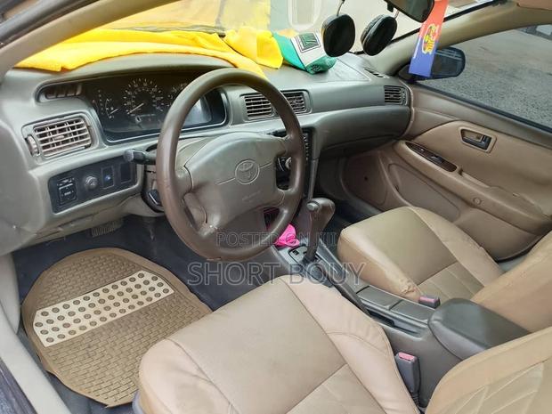 Toyota Camry XLE V6 4dr Sedan (3.0L 6cyl 4A) 2001 Gold