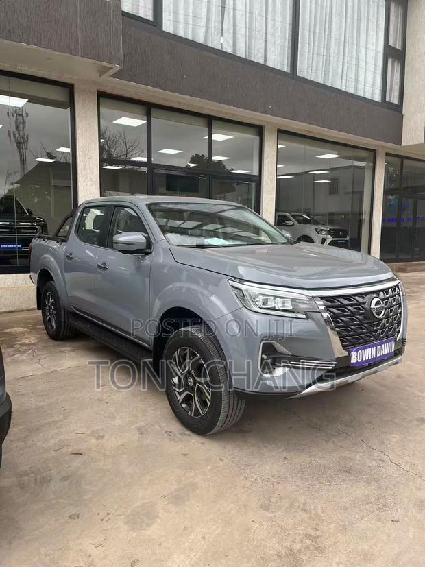 New Nissan Pick-Up 2025 Gray