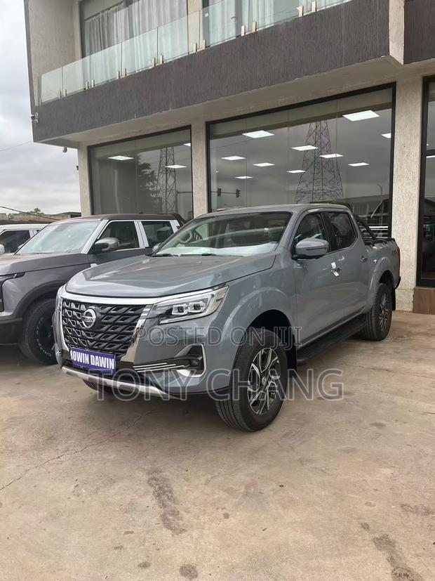 New Nissan Pick-Up 2025 Gray