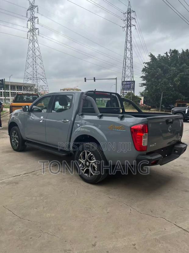 New Nissan Pick-Up 2025 Gray