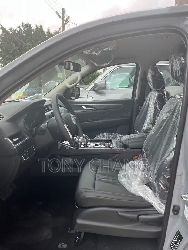 New Nissan Pick-Up 2025 Gray