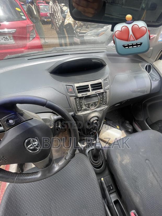 Toyota Yaris 2010 Red