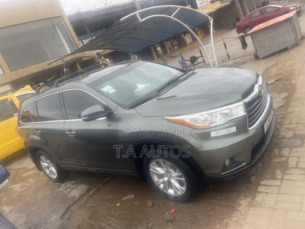 Toyota Highlander XLE 4dr SUV (3.5L 6cyl 6A) 2015 Silver