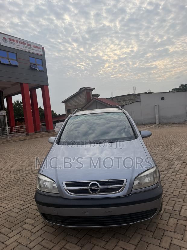 Opel Zafira Snowtrekker 2000 Gray