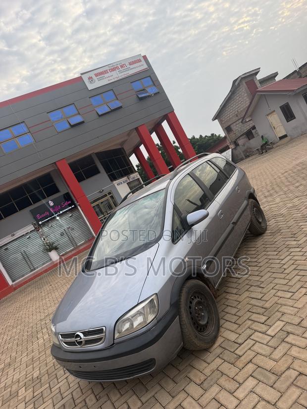 Opel Zafira Snowtrekker 2000 Gray
