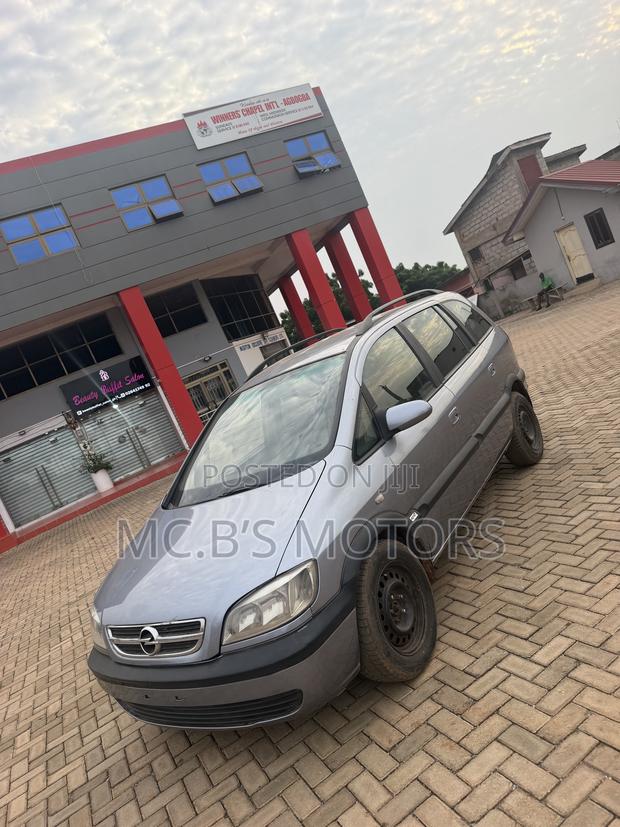 Opel Zafira Snowtrekker 2000 Gray