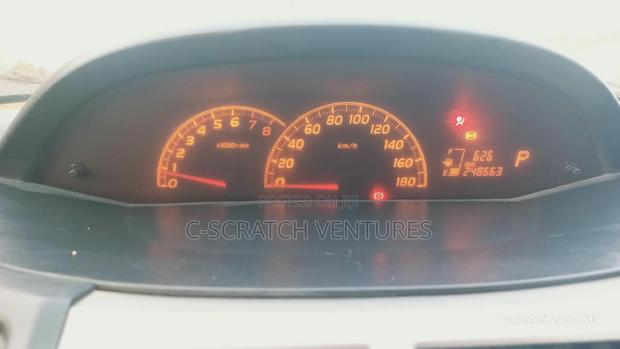 Toyota Vitz 2009 Silver