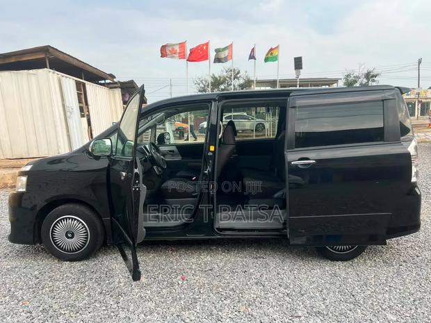 Toyota Voxy 2010 Black