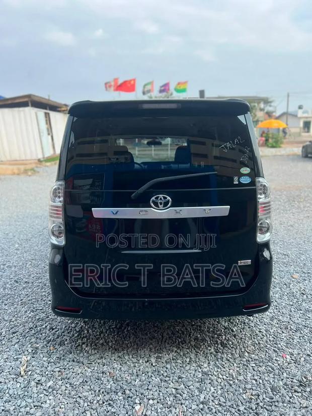 Toyota Voxy 2010 Black