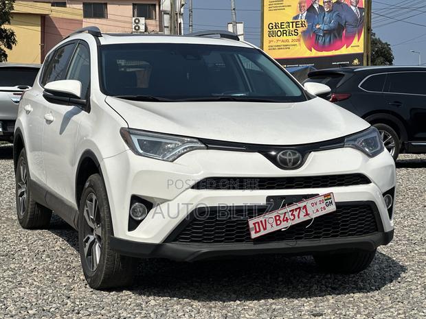 Toyota RAV4 2017 White
