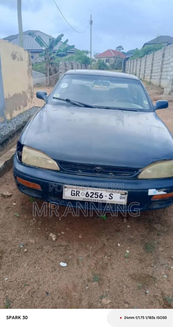 Toyota Camry 2000 Blue