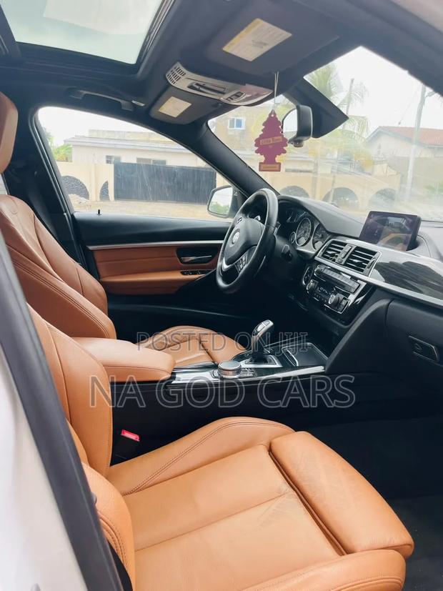 BMW 330i 2019 White