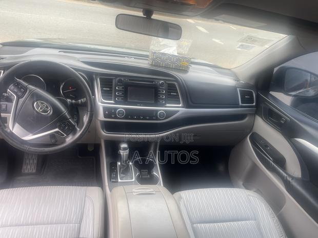 Toyota Highlander XLE 4dr SUV (3.5L 6cyl 6A) 2015 Silver