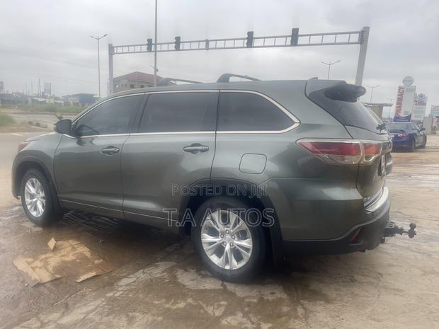 Toyota Highlander XLE 4dr SUV (3.5L 6cyl 6A) 2015 Silver