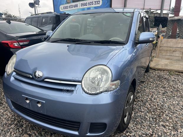 Toyota Sienta 1.5 AWD 2011 Blue