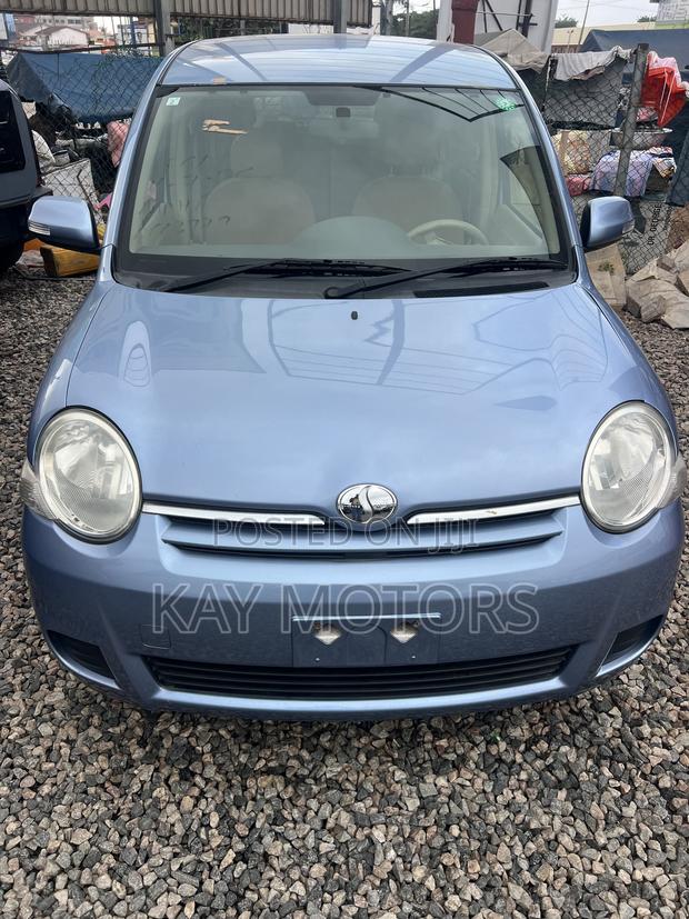 Toyota Sienta 1.5 AWD 2011 Blue