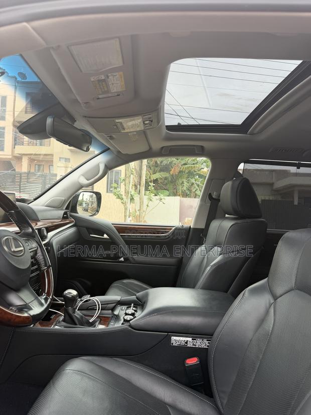 Lexus LX 570 (5 seats) AWD 2016 Gray