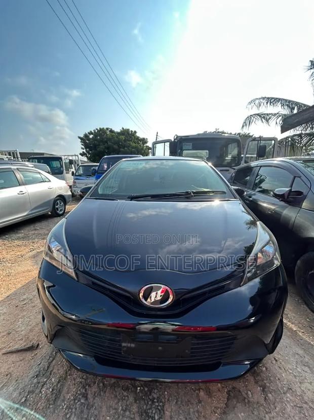 Toyota Vitz 2015 Black