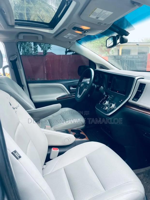 Toyota Sienna 2016 Gray