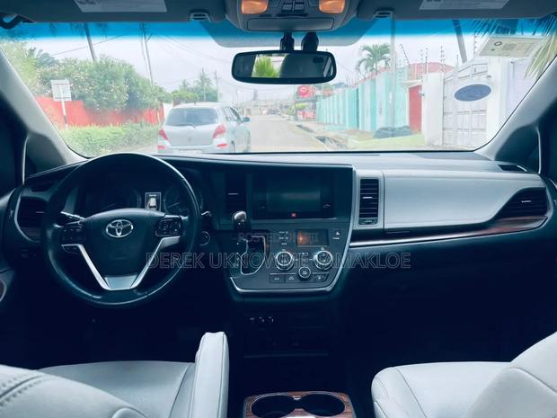 Toyota Sienna 2016 Gray