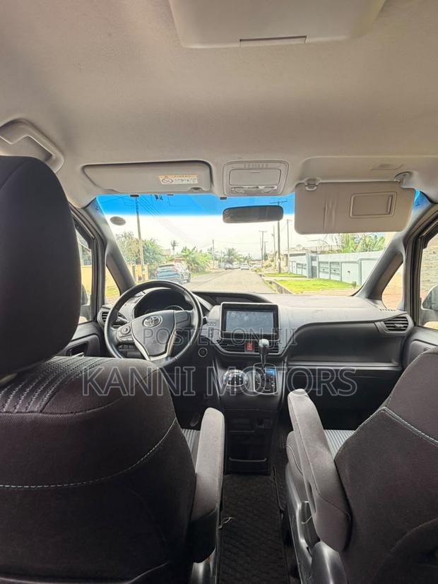 Toyota Voxy V 4WD 8-Seater 2015 Black