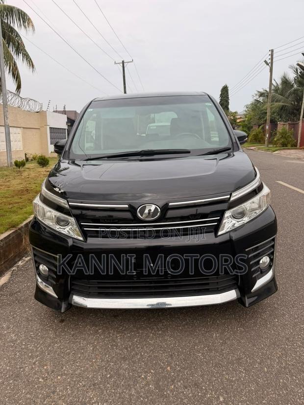 Toyota Voxy V 4WD 8-Seater 2015 Black