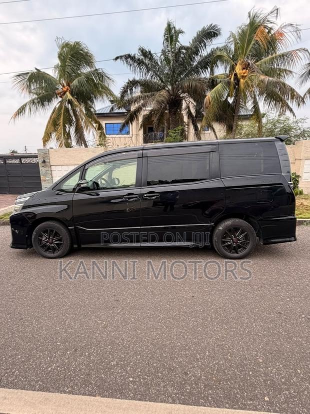 Toyota Voxy V 4WD 8-Seater 2015 Black