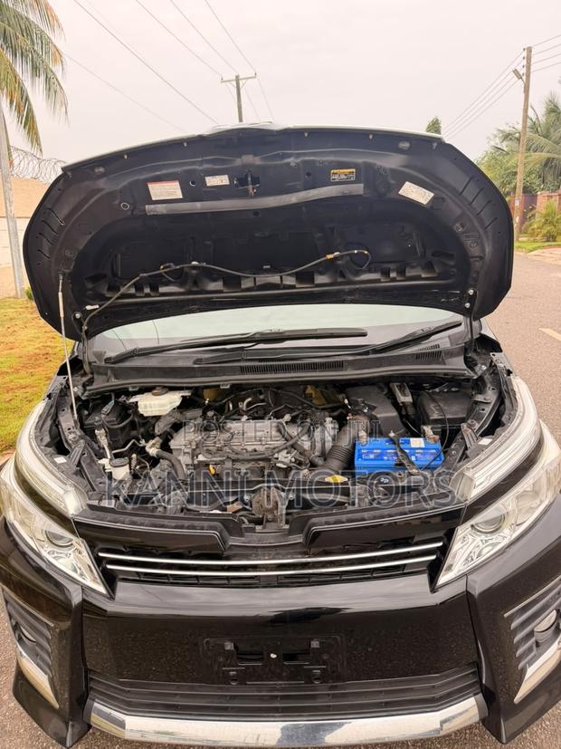 Toyota Voxy V 4WD 8-Seater 2015 Black