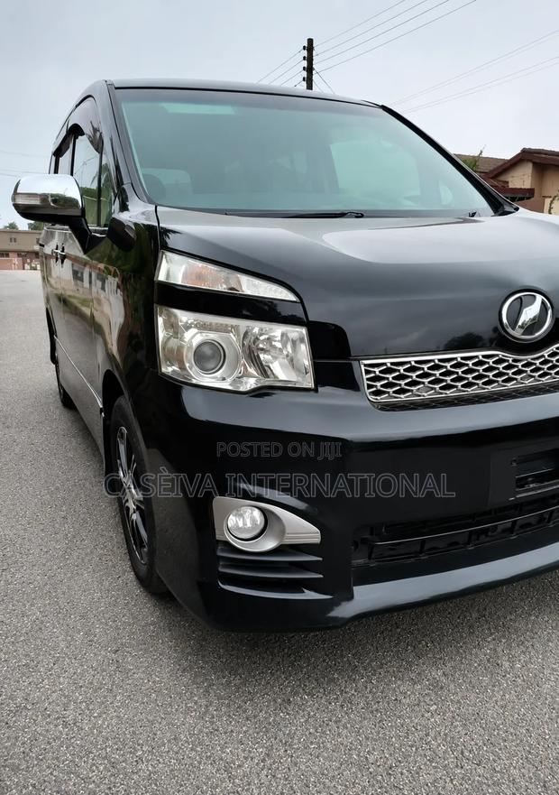 Toyota Voxy 2012 Black