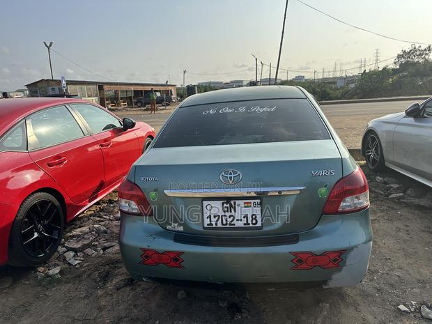 Toyota Yaris Base Sedan 4dr 2010 Green