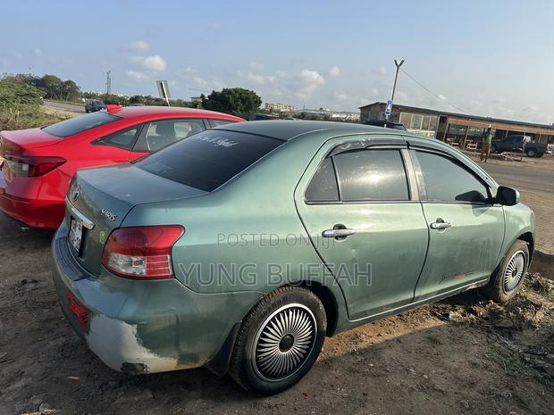 Toyota Yaris Base Sedan 4dr 2010 Green