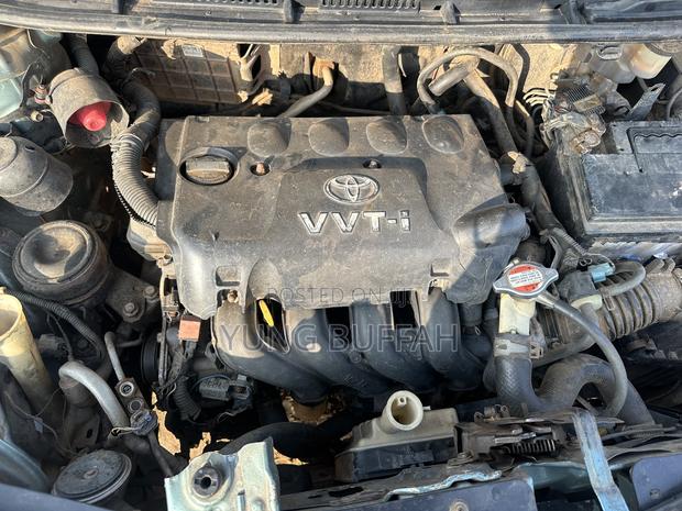 Toyota Yaris Base Sedan 4dr 2010 Green